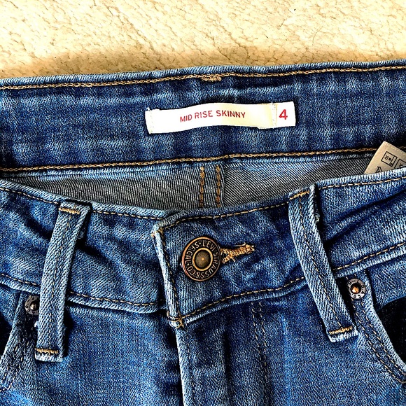 Levi’s Medium Blue Skinny Jean - Picture 3 of 9